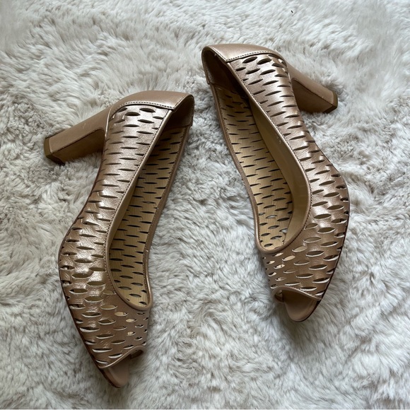 Aquatalia Laser Cut Chunky Heel Peeptoe Pump heel leather Size 6 - Picture 9 of 9